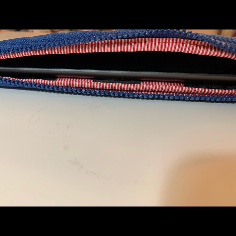 SOLD - Herschel Company Anchor iPad Sleeve - Picture 4 of 6